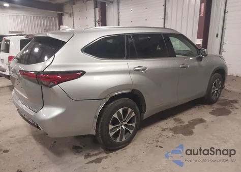 2021 Toyota Highlander Xle z USA, uszkodzony, nr VIN 5TDGZRBH6MS102272